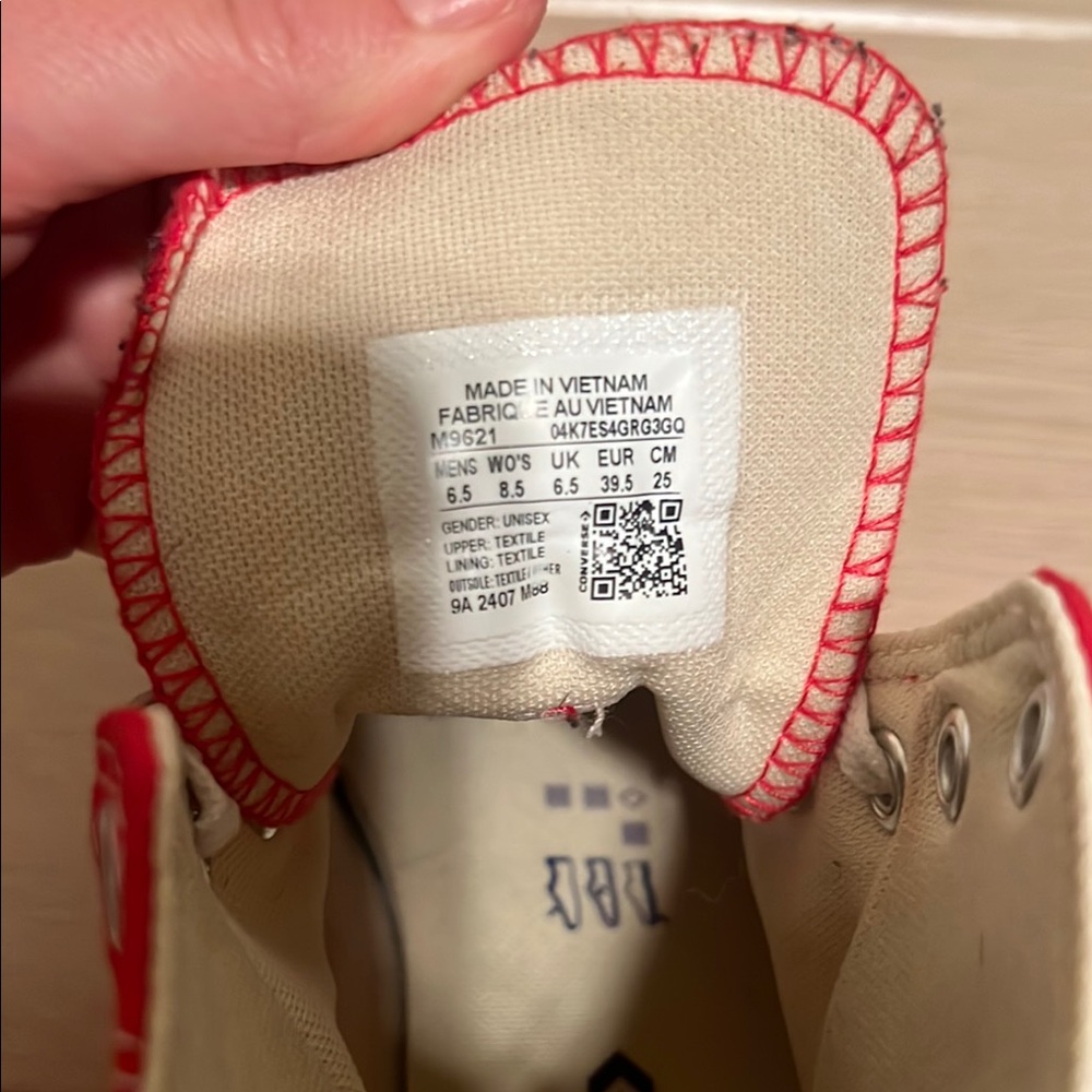 Converse Red High-Top Sneakers Classic Design - Picture 4 of 4